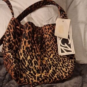 Chic Leopard Print Shoulder Bag